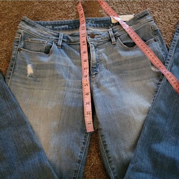 NEW LOFT Ann Taylor 'Curvy Skinny' Distressed Medium Blue Jean - Picture 4 of 13